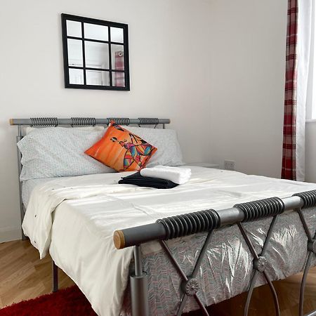 Eldridge Court Apartment Dagenham Dış mekan fotoğraf